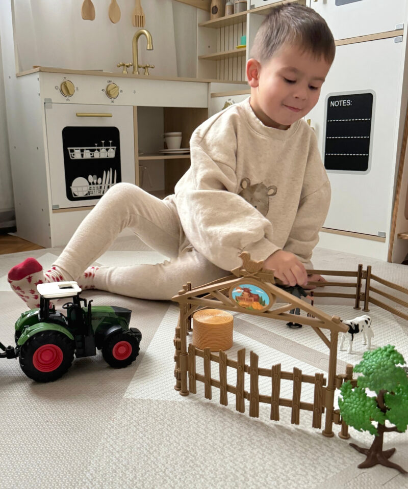 Traktor ja loomad farmi mängukomplektis