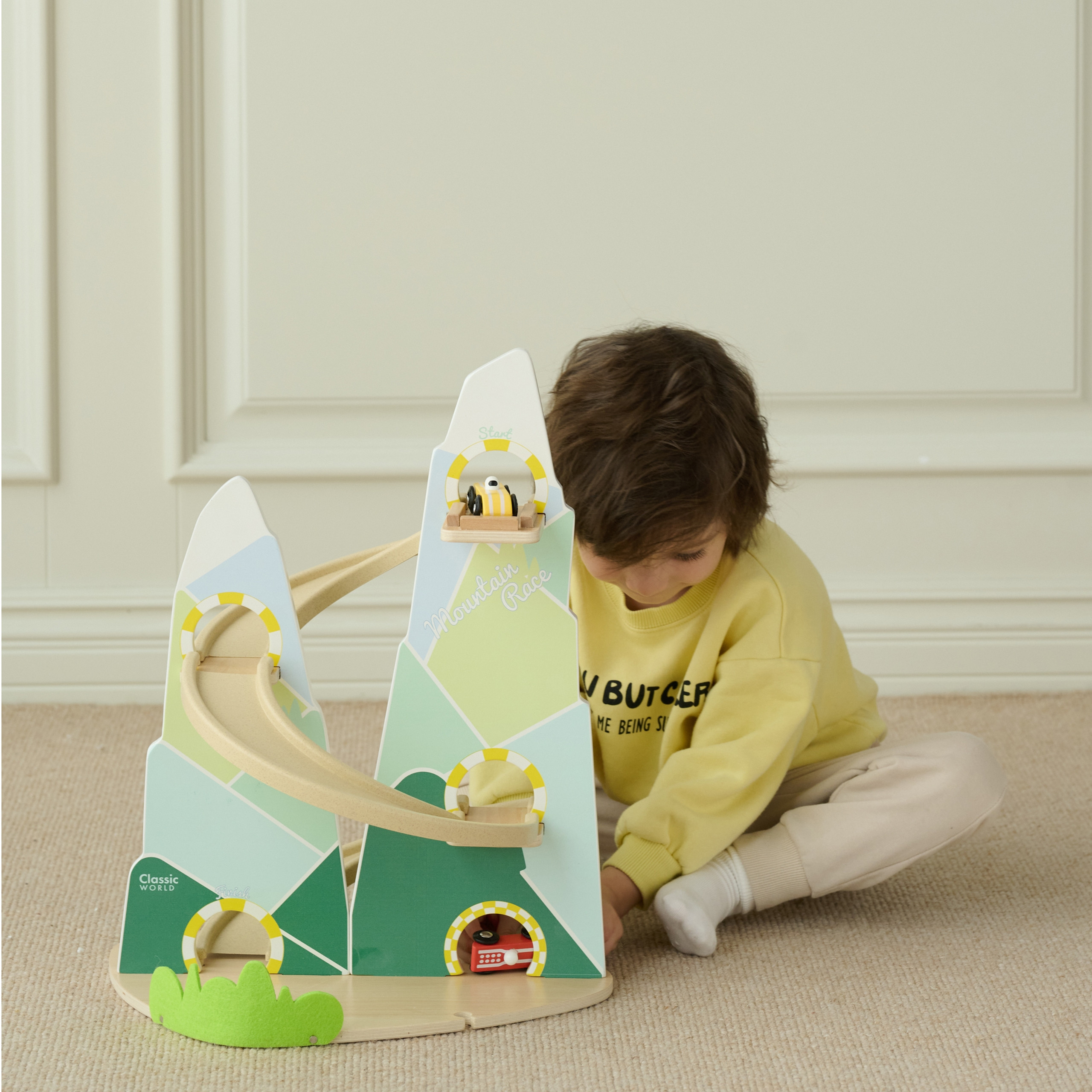 Värvilised autod mägiteel