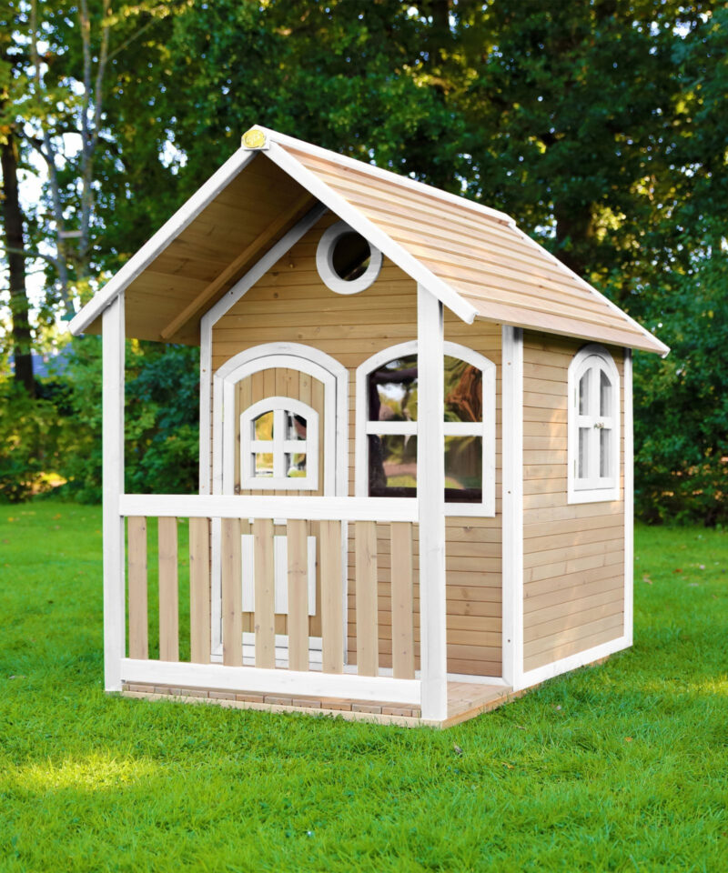 Stiilne puidust mängumaja aeda