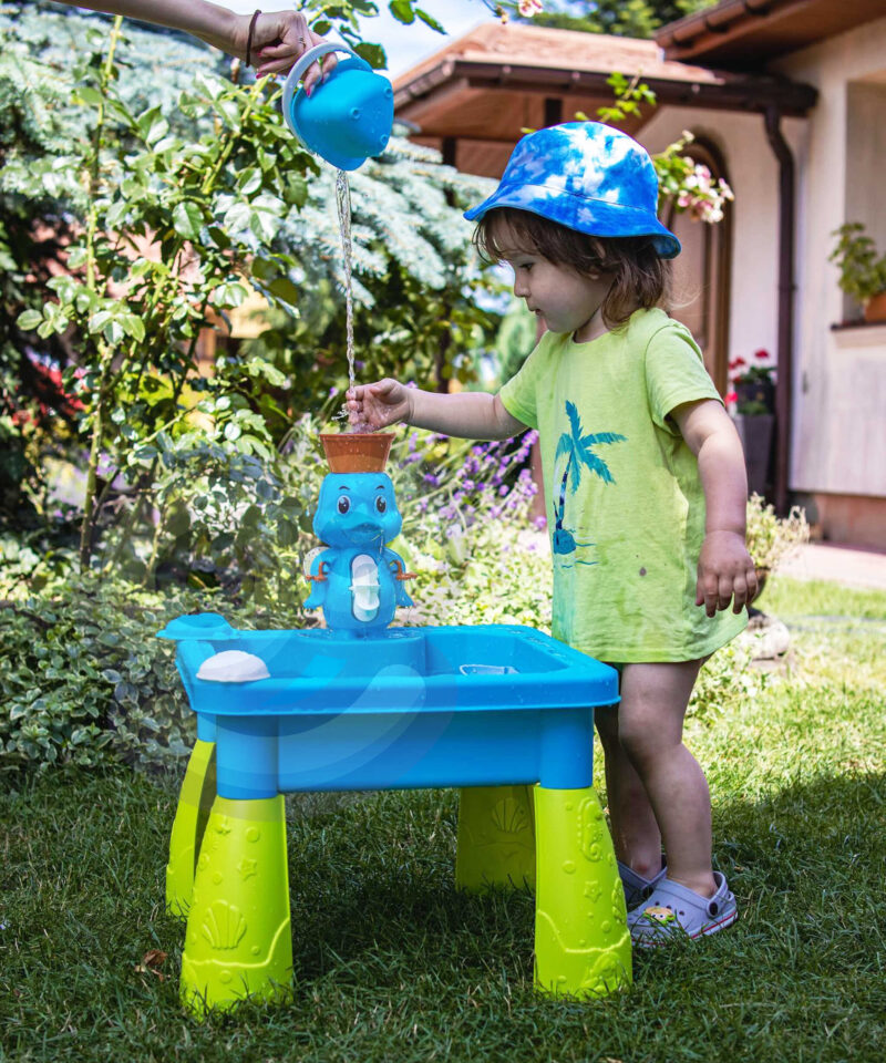 Laste mängulaud veega ja liivaga