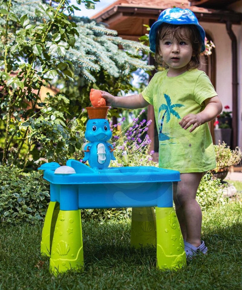 Liivakast ja veemängu laud lastele