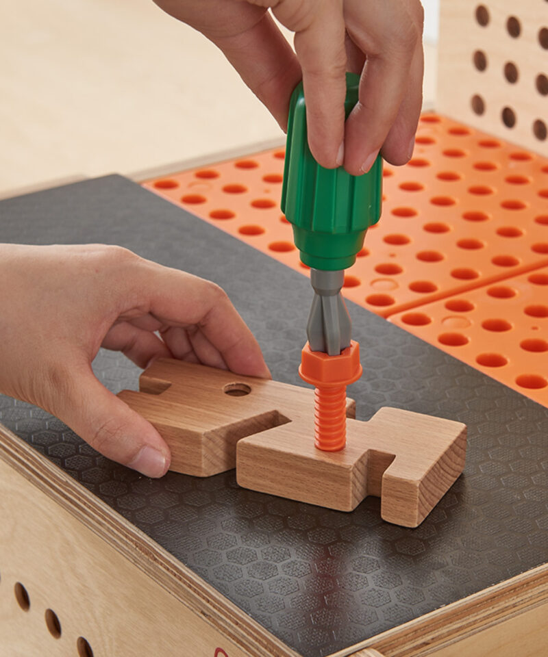 Magnettahvlitega hariduslik töölaud