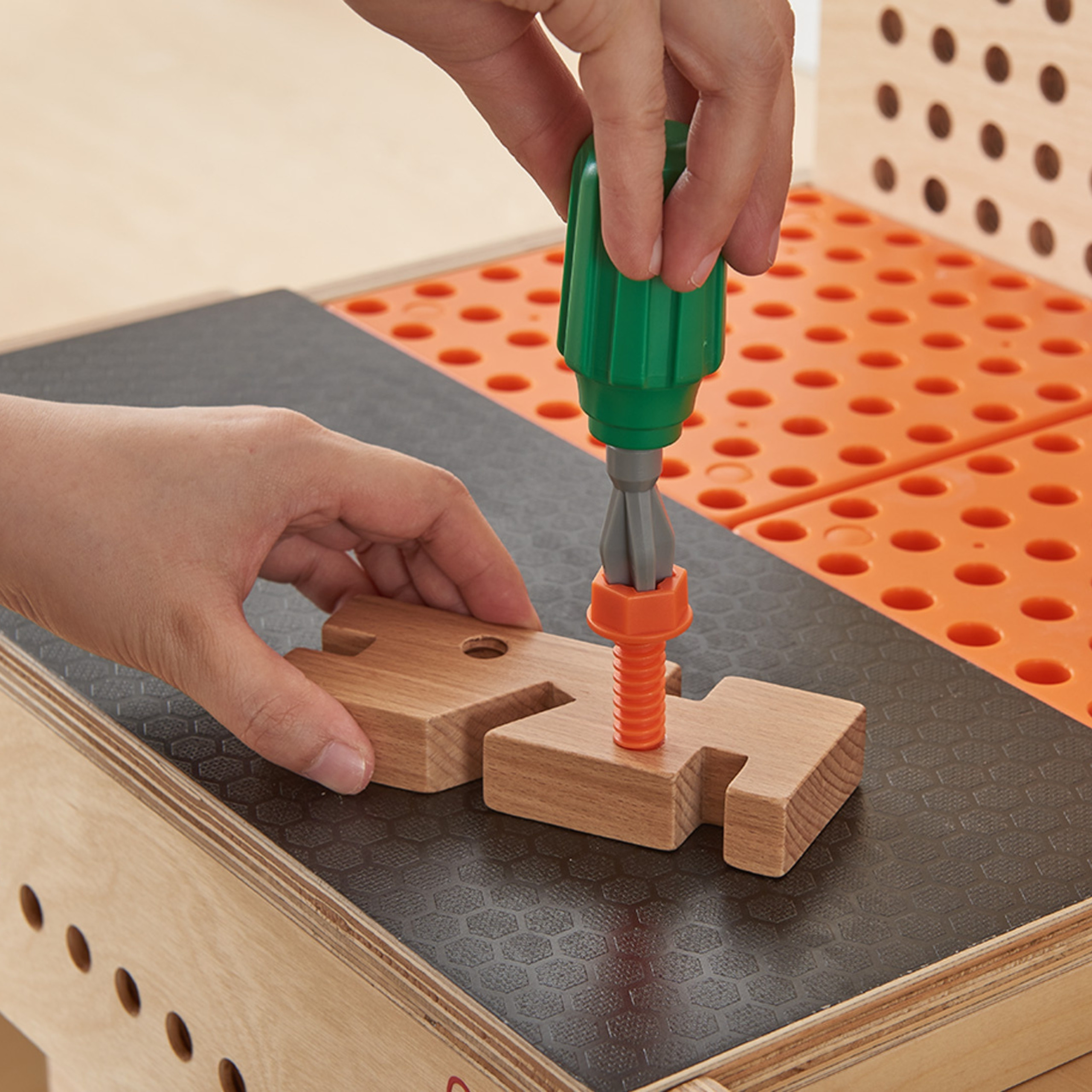 Magnettahvlitega hariduslik töölaud