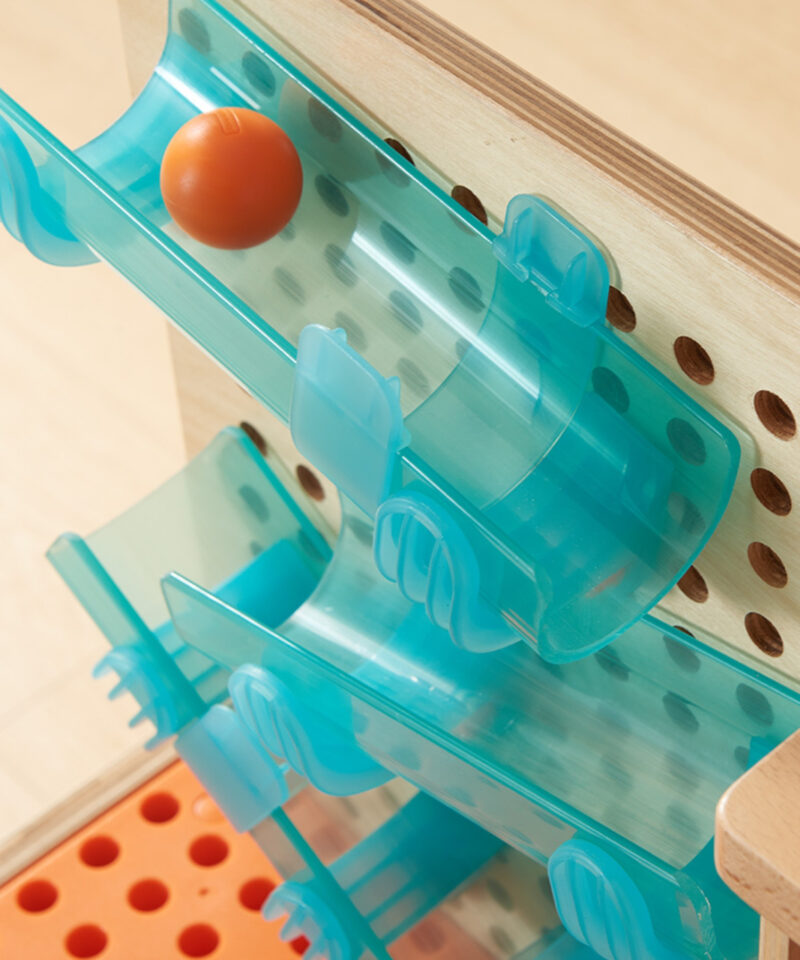 Magnettahvlitega hariduslik töölaud