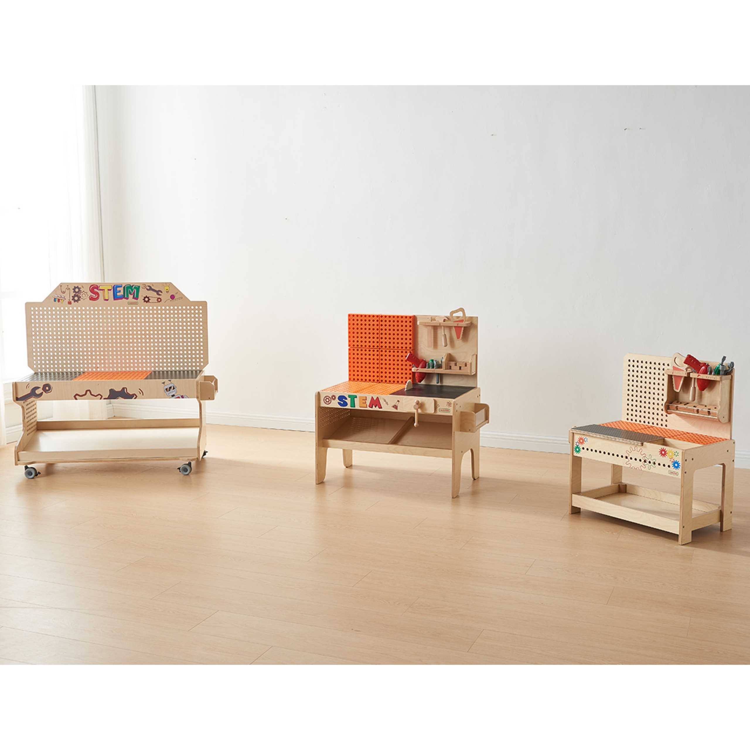 Magnettahvlitega hariduslik töölaud