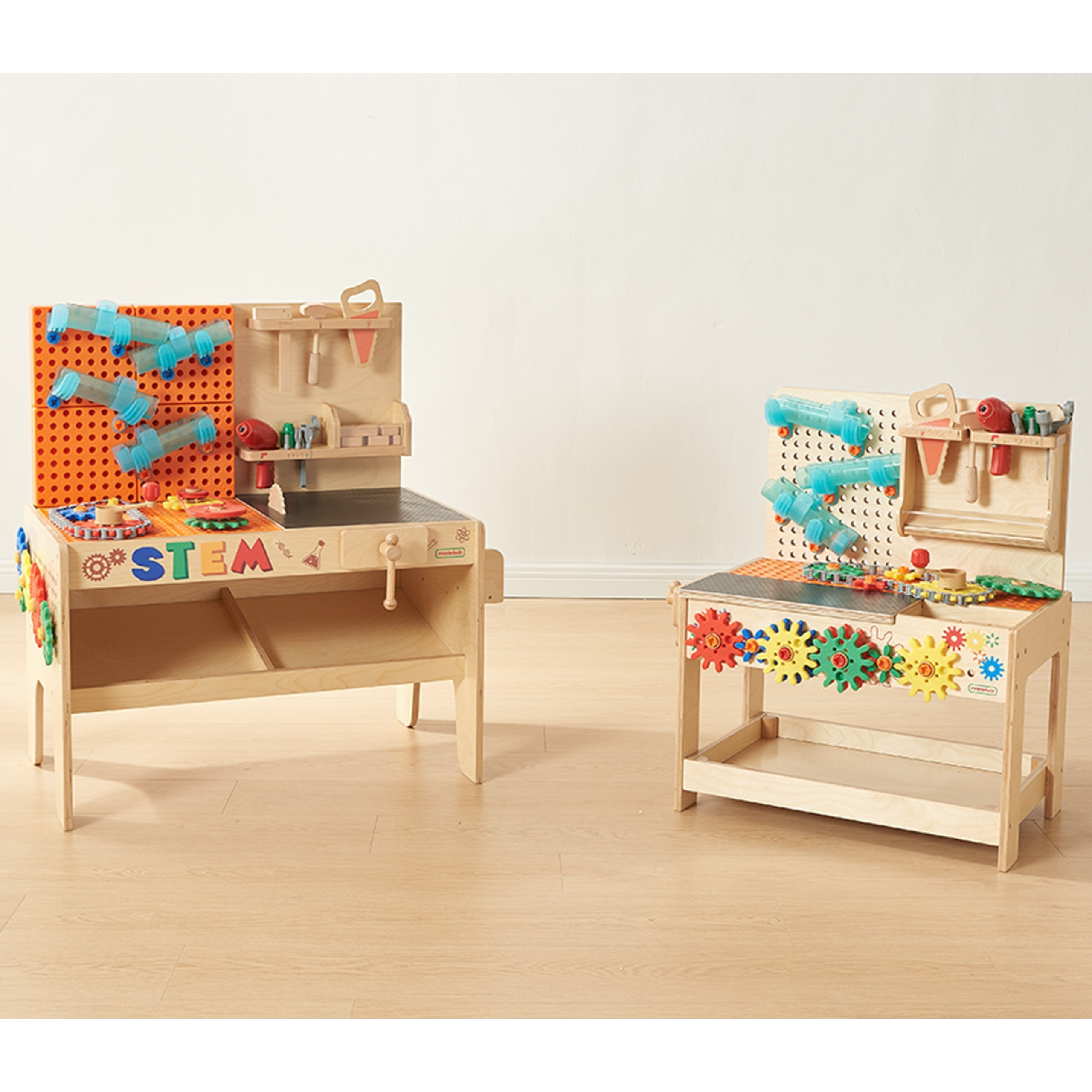 Magnettahvlitega hariduslik töölaud