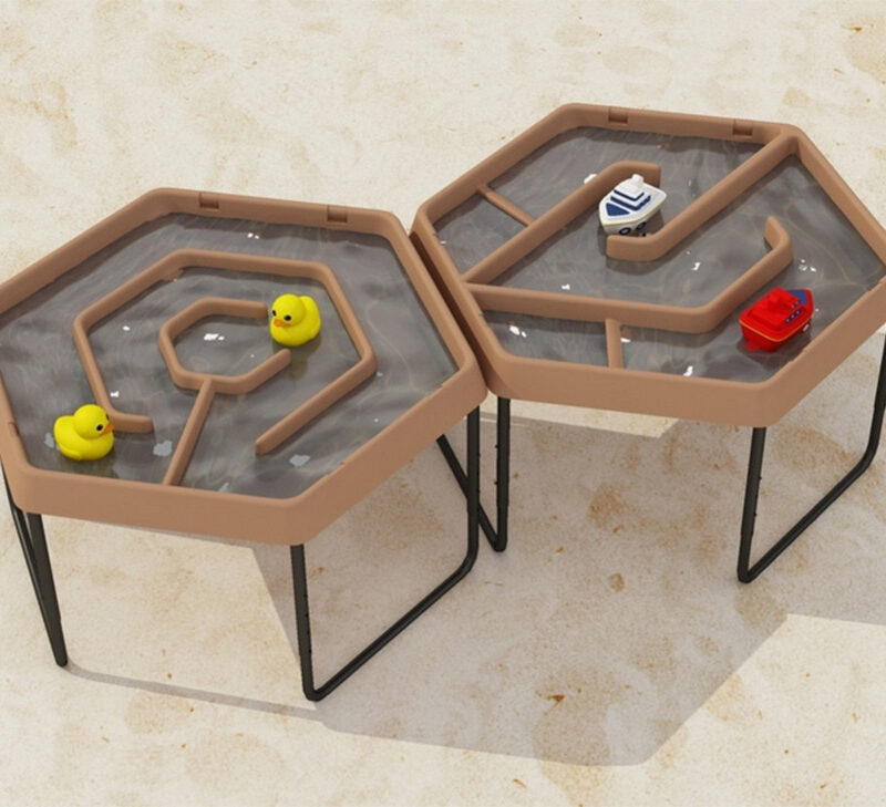 Labürindimustriga liiva- ja veemängutekk