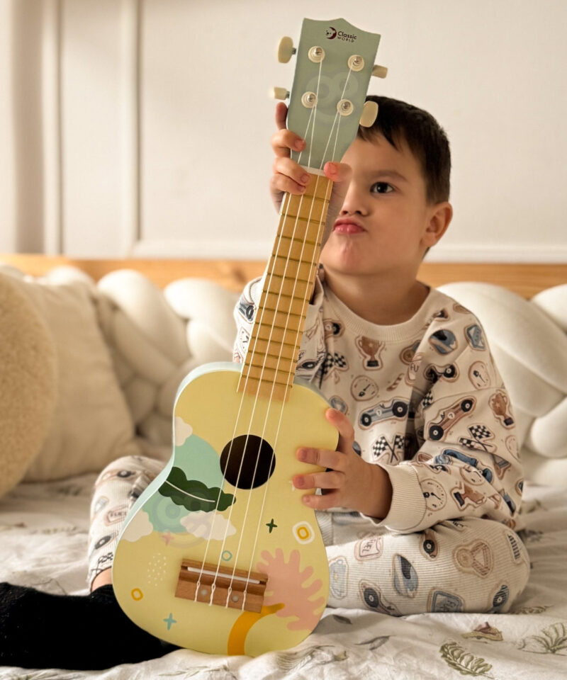 Lastele mõeldud sinine puidust ukulele