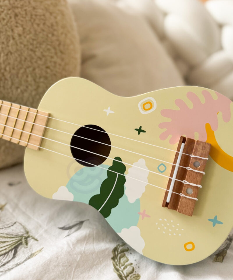 Puidust ukulele kodukontsertideks