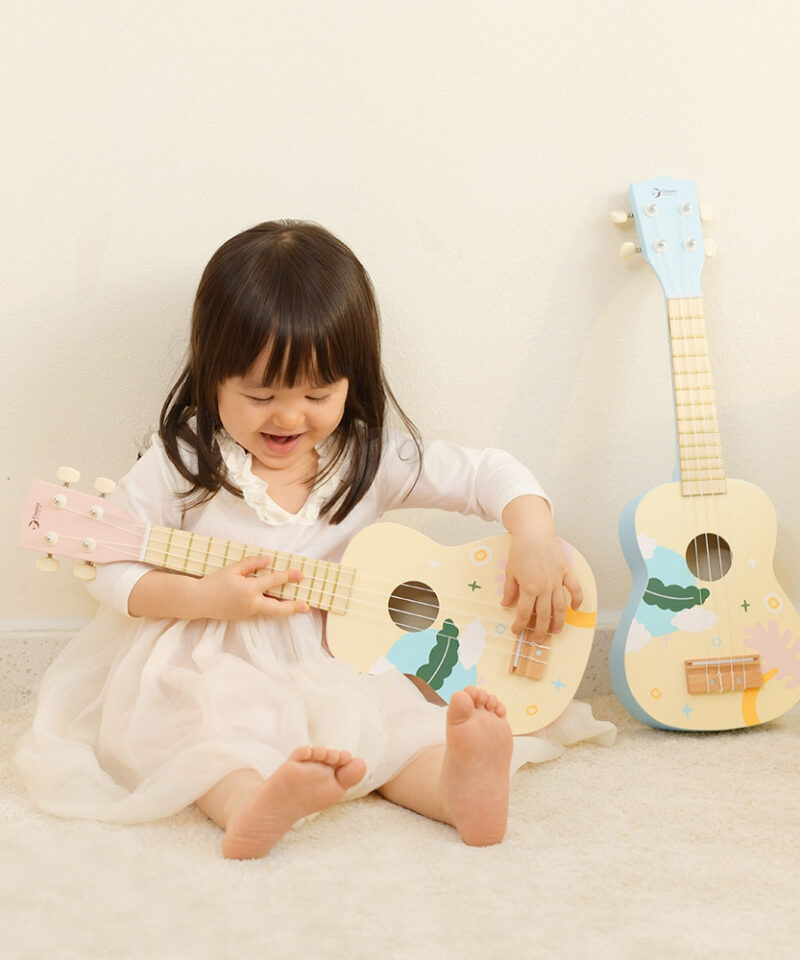 Puidust ukulele kodukontsertideks