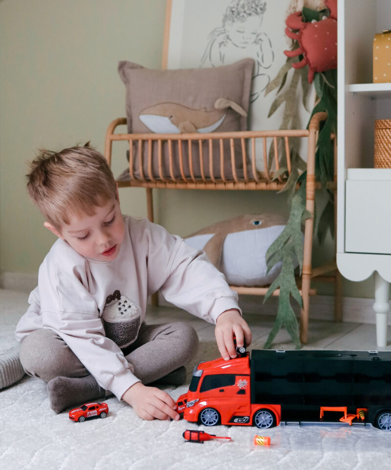 Päästeveok koos liiklusmärkidega