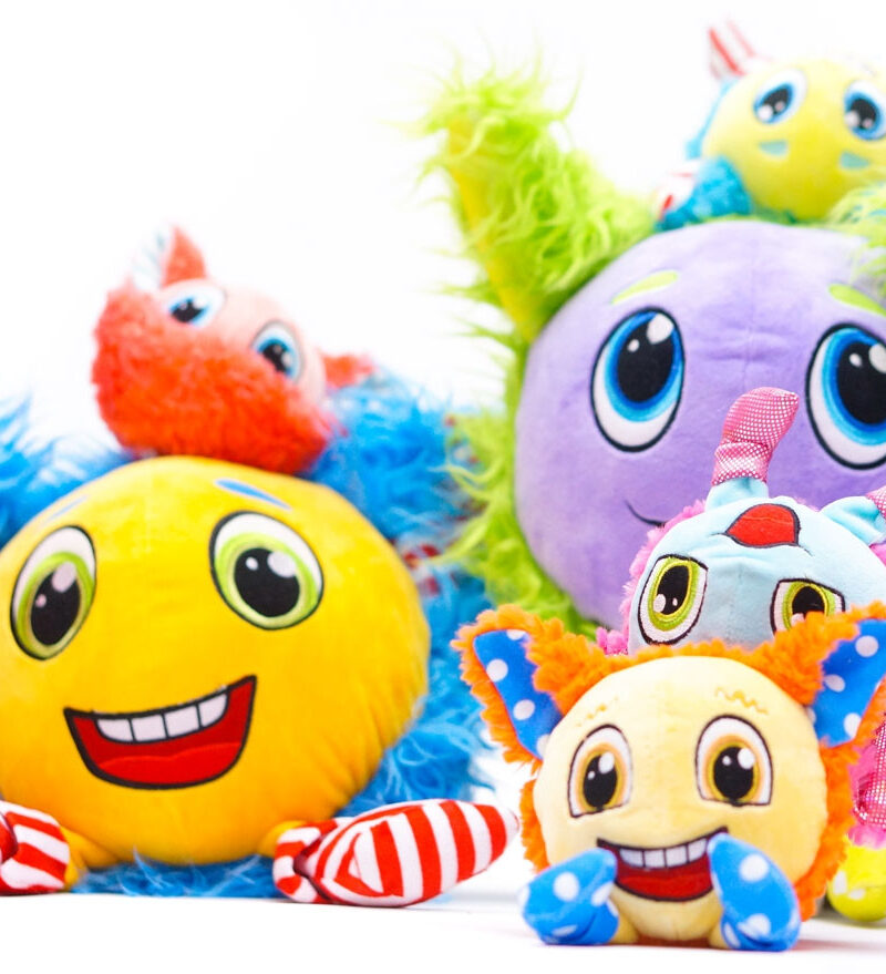 Pehme mänguasi koletis värvilise disainiga