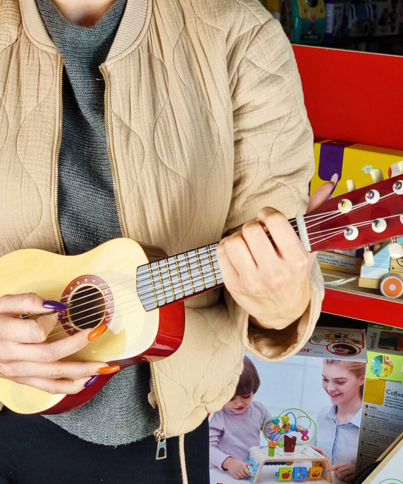 Kitarr väikestele muusikutele