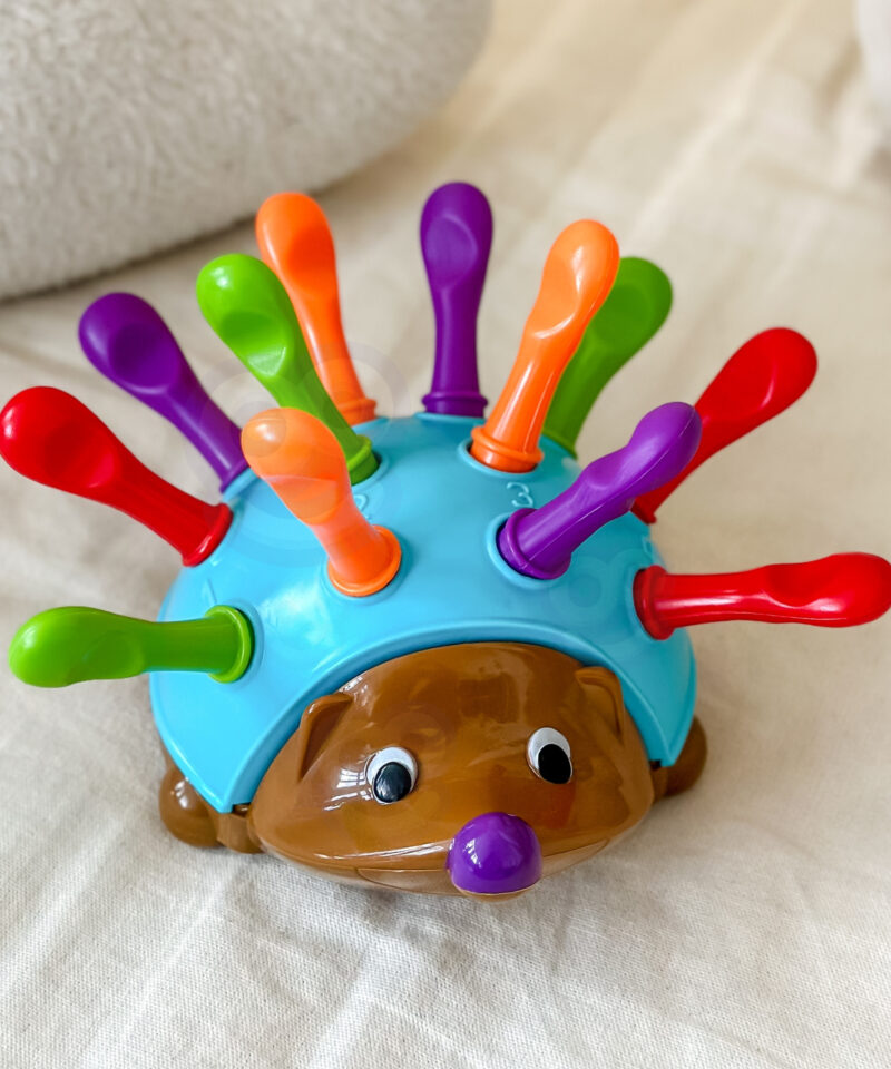 Värvikirev ježik mäng väikestele