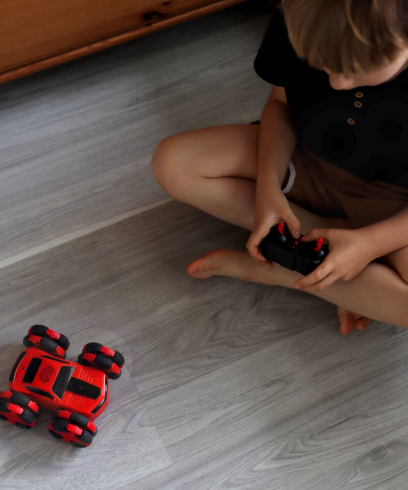 Põnev akrobaatiline auto lastele