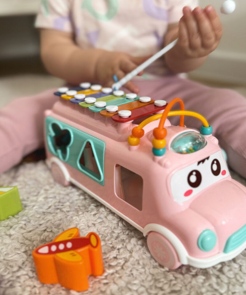 Mänguauto koos ksülofoni ja klotsidega