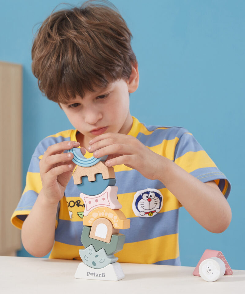 Klassikaline puidust mänguasi lastele