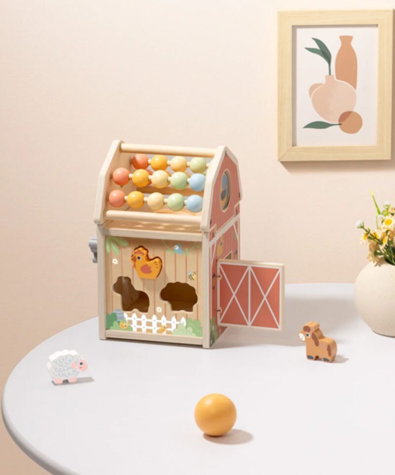 Erinevad tegevused ühes puidust lauas