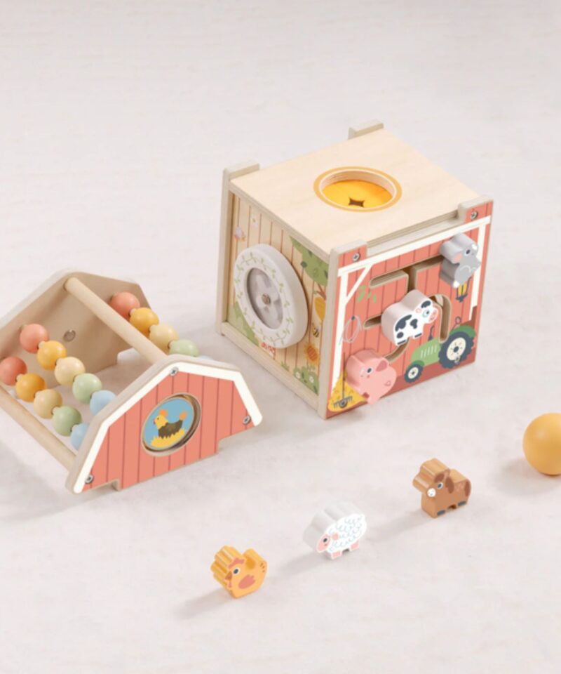 Tegevuslaud koos avatavate ustega