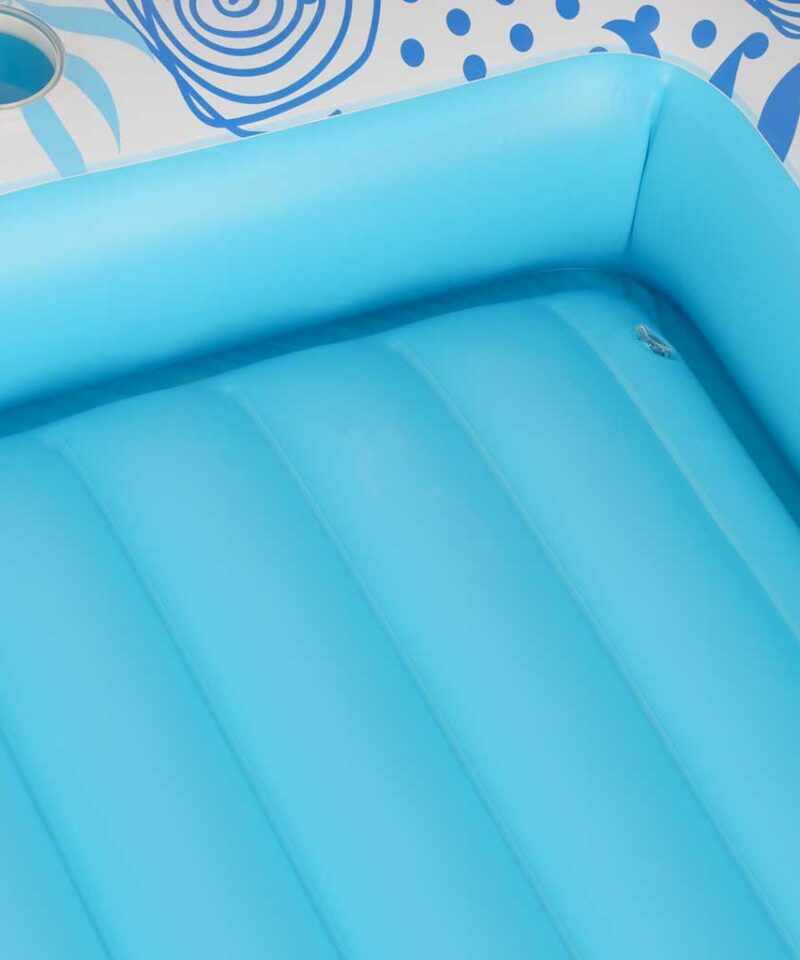 Suvine lõõgastus madratsiga