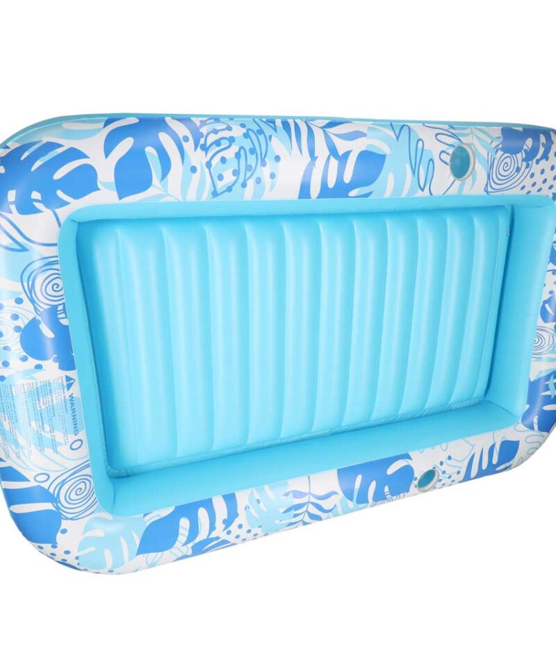 Suvine lõõgastus madratsiga