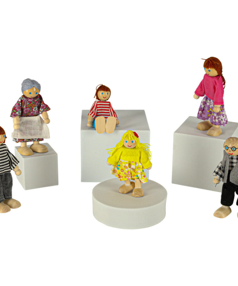 Painduvad nukud värvilistes riietes