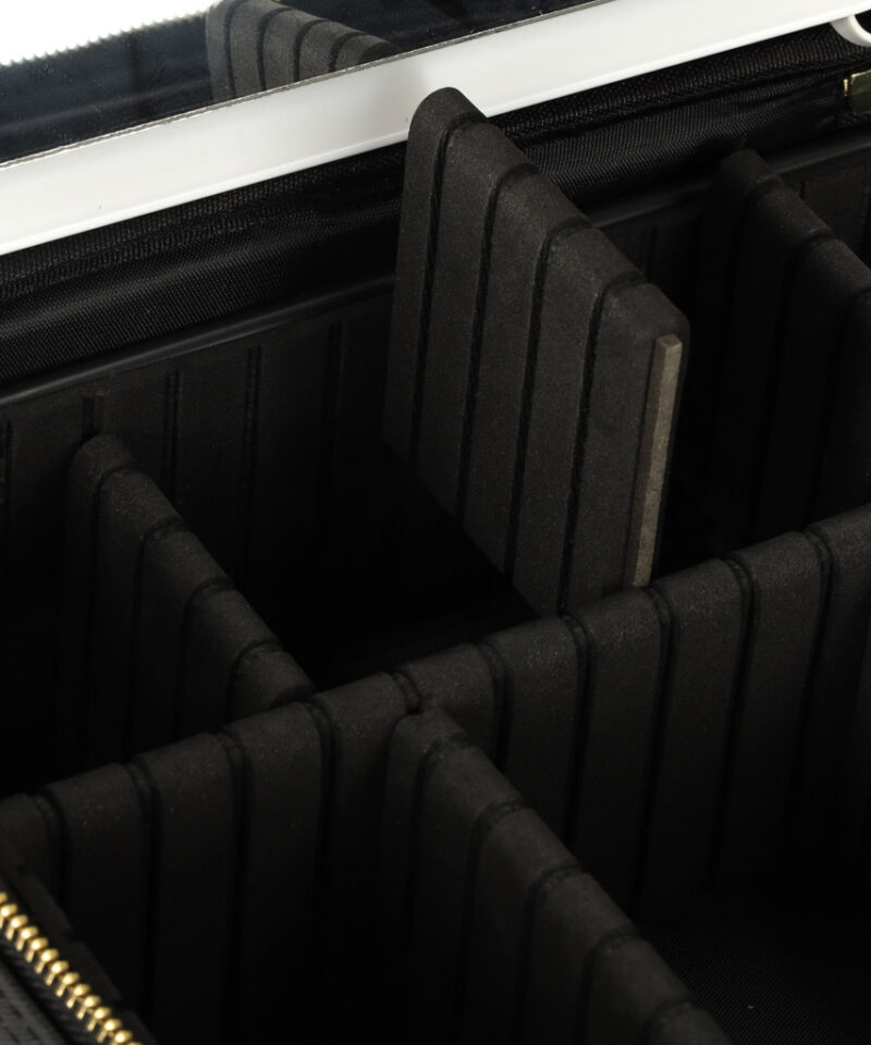 Kosmeetikakott koos USB-kaabliga