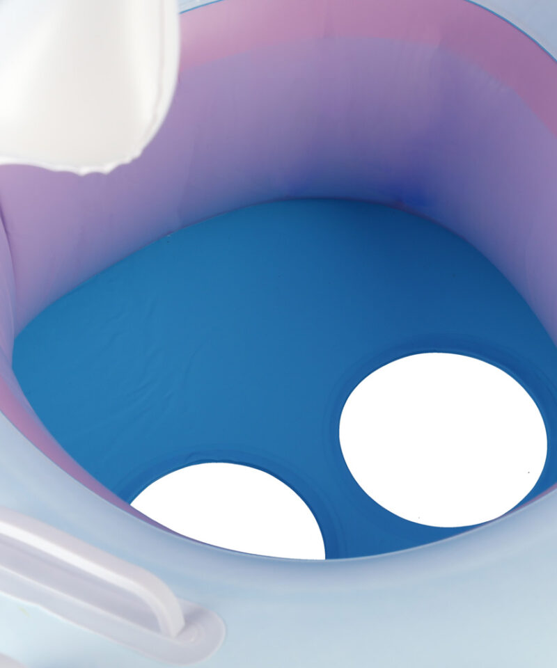 Ujumisrõngas väikesele avastajale