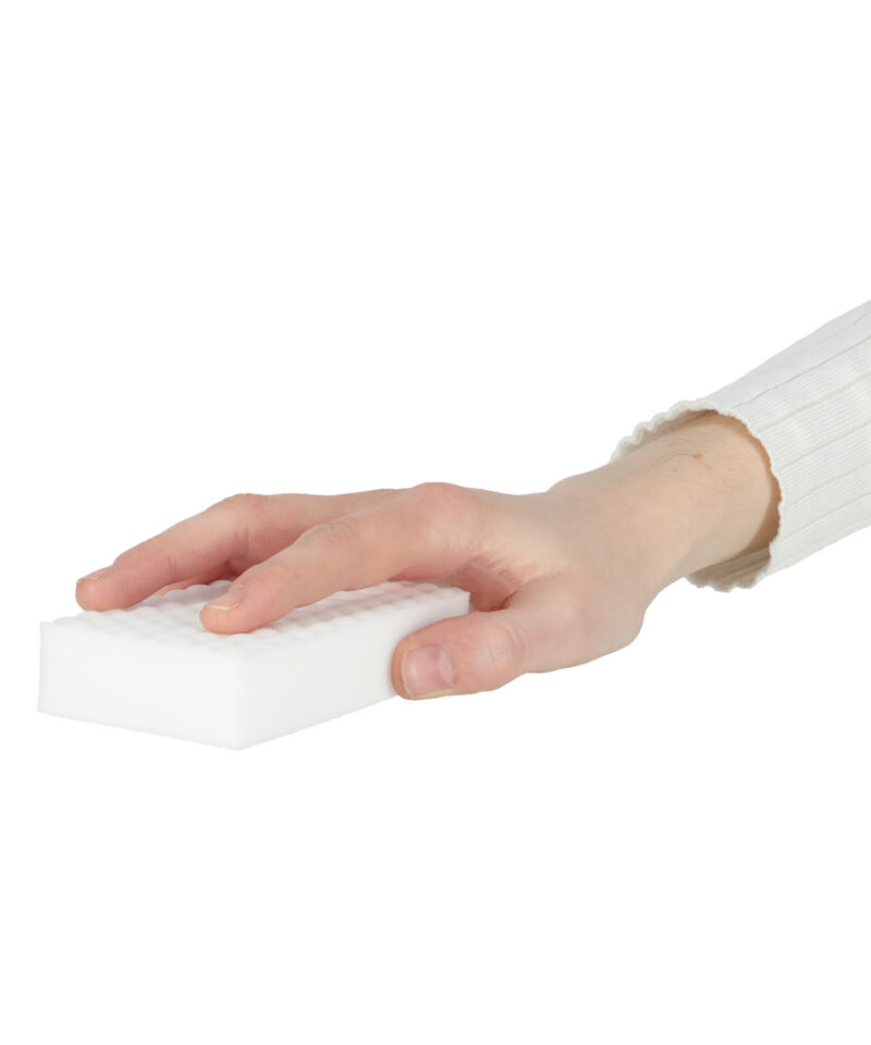 Kompaktne melamiinkäsn kodu puhastamiseks