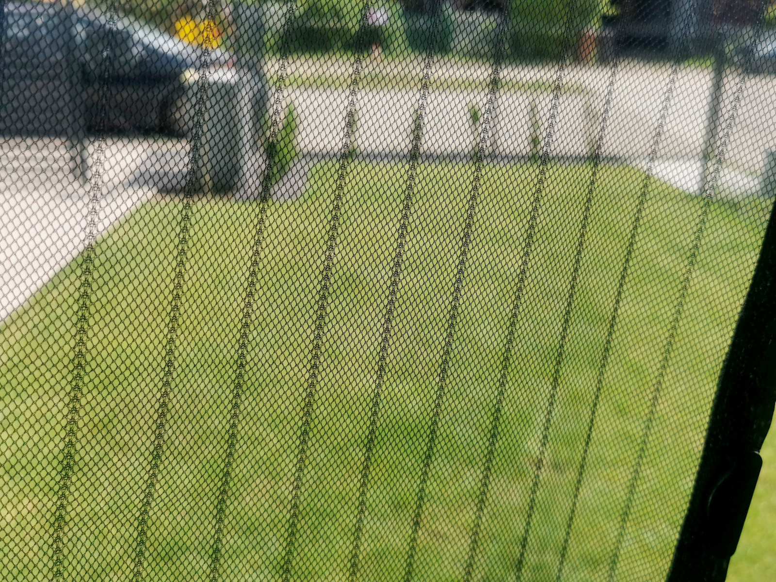 Musta värvi magnetkinnitus