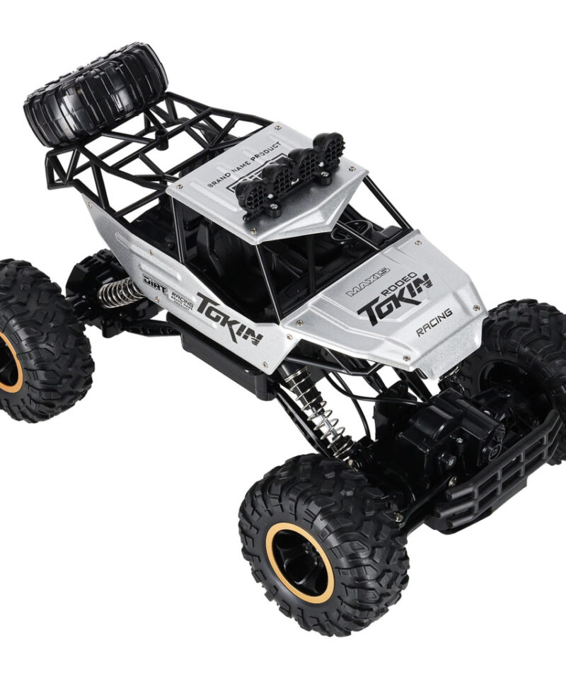 Hõbedane auto seiklusteks