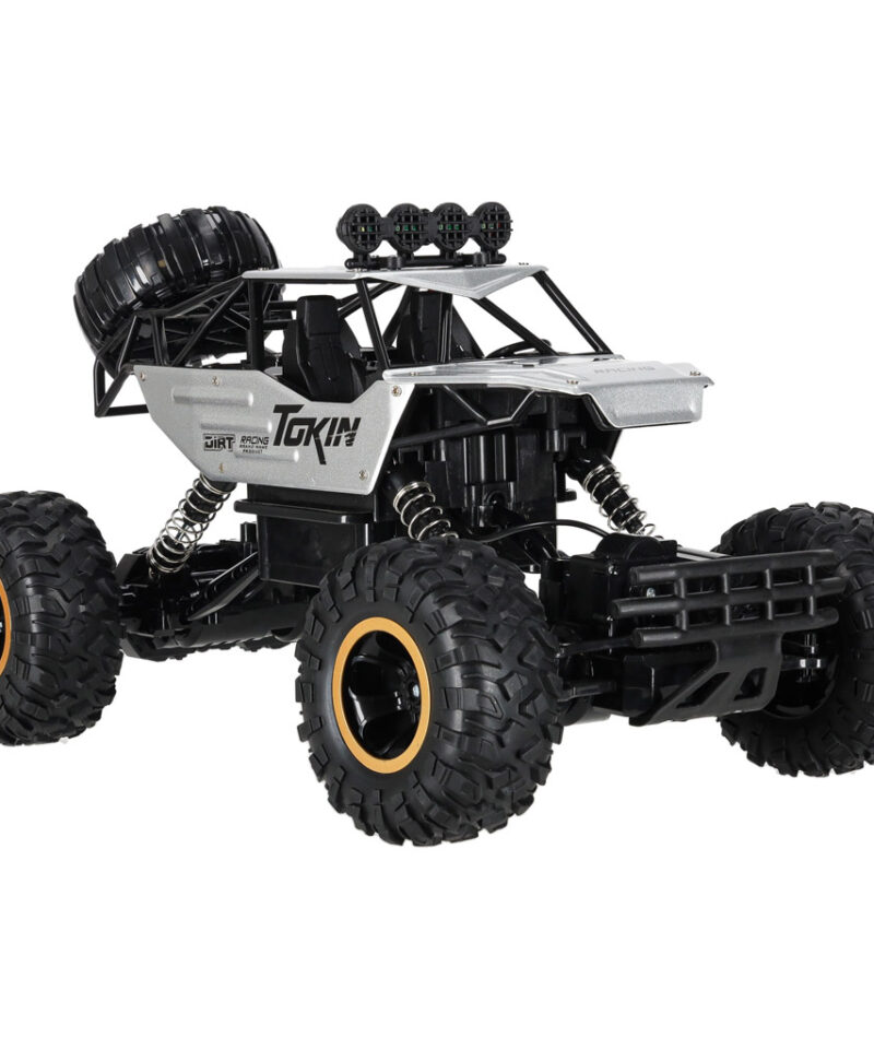 Hõbedane auto seiklusteks