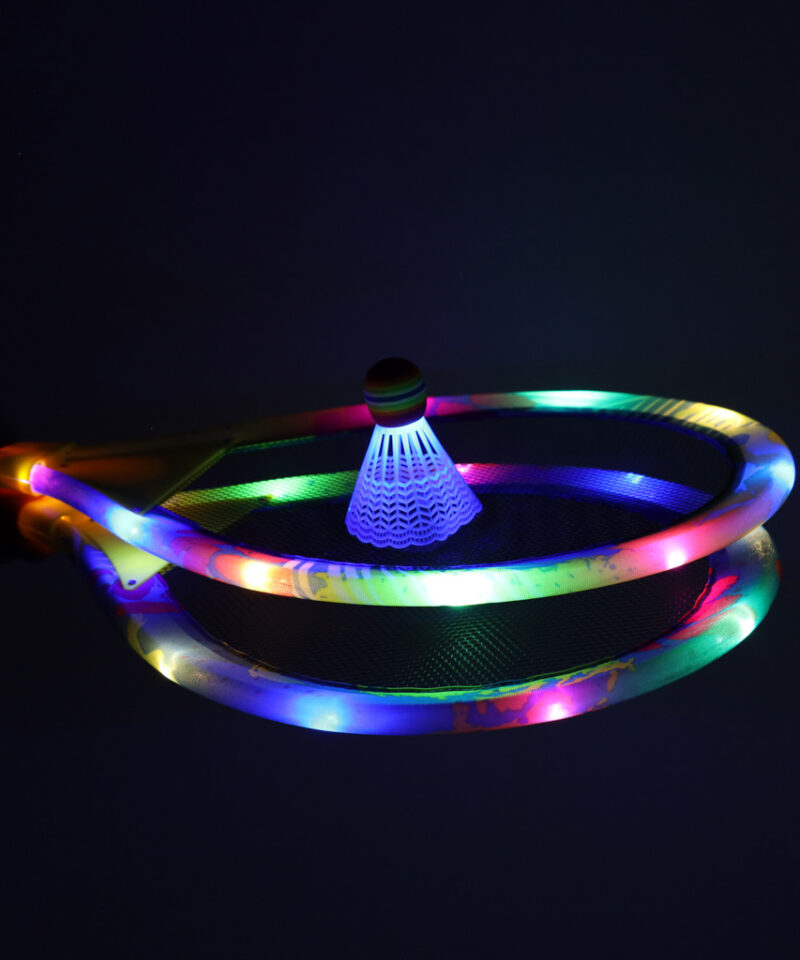 Lõbus sulgpallimäng perele