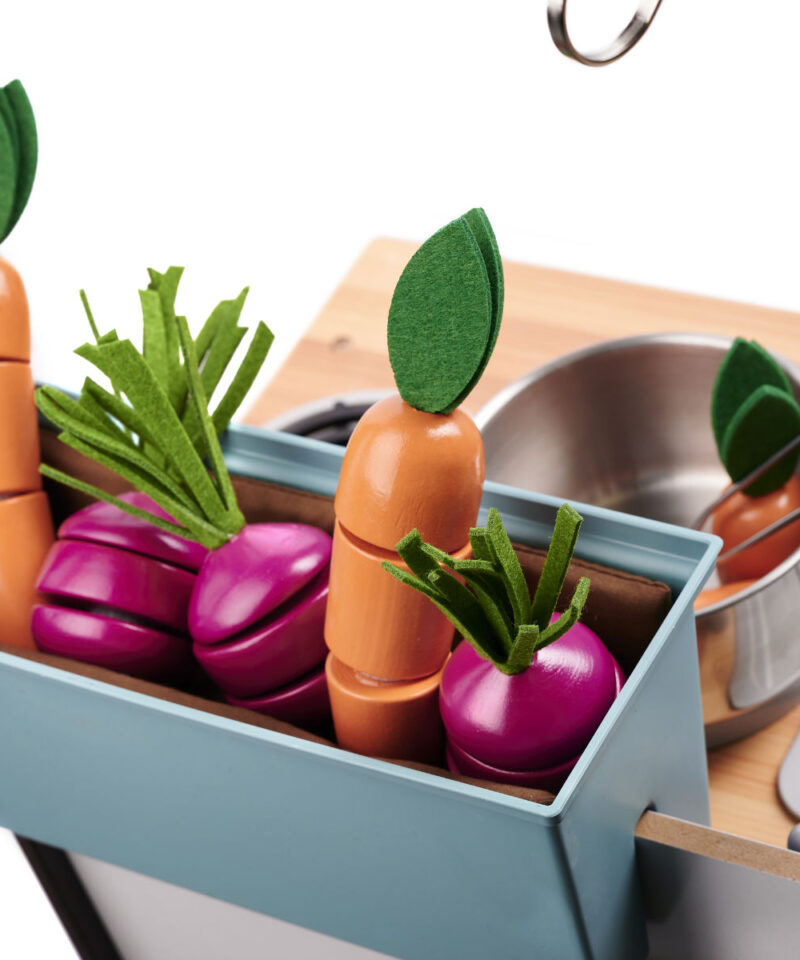 Laste mänguköök tarvikutega ja lõigatavate köögiviljadega