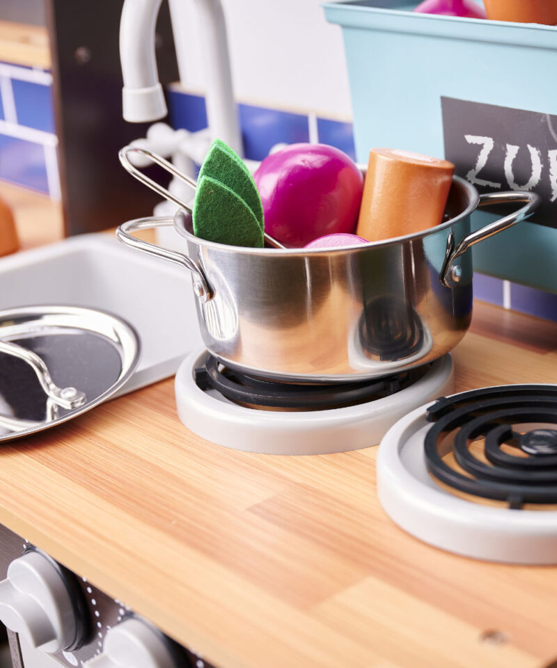 Laste mänguköök tarvikutega ja lõigatavate köögiviljadega