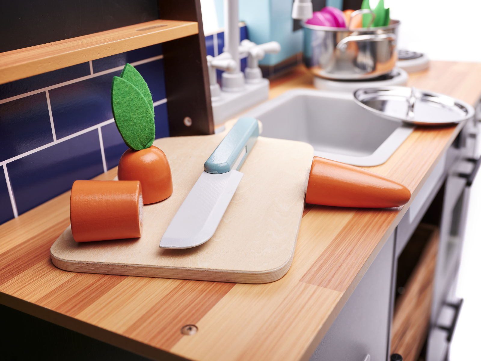 Laste mänguköök tarvikutega ja lõigatavate köögiviljadega