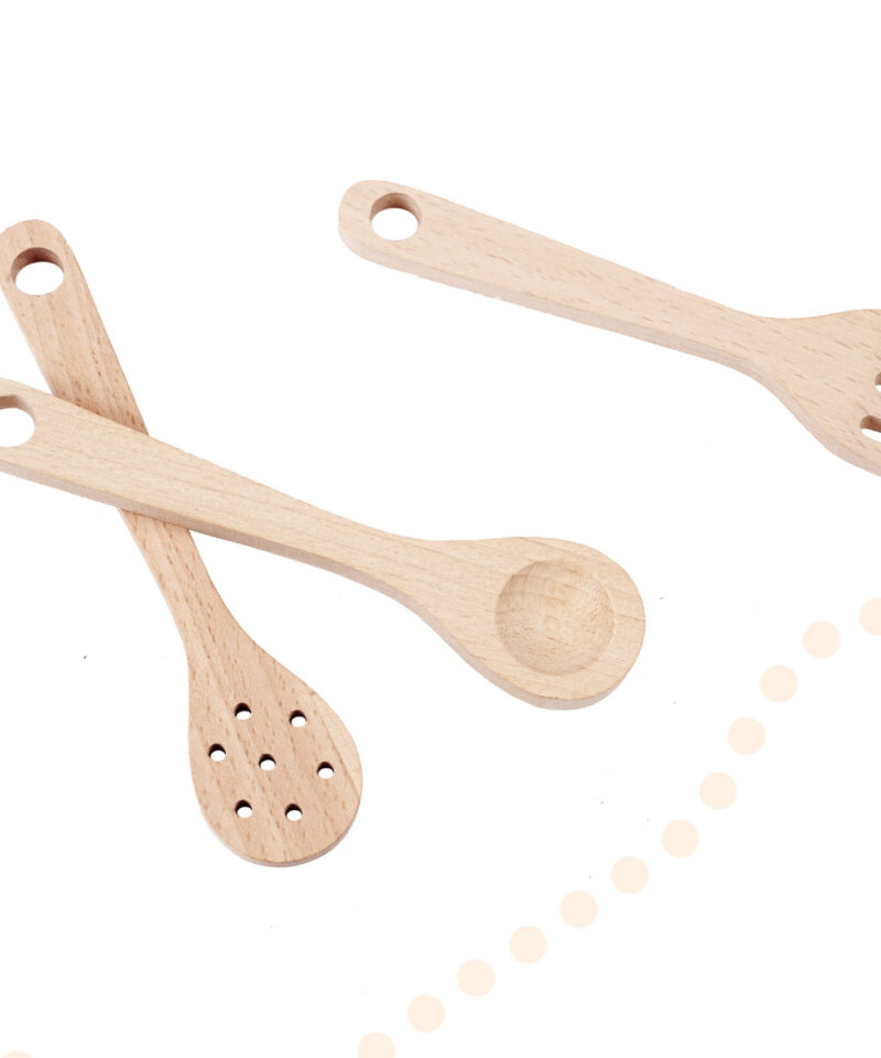 Lastele mõeldud puidust köögikomplekt