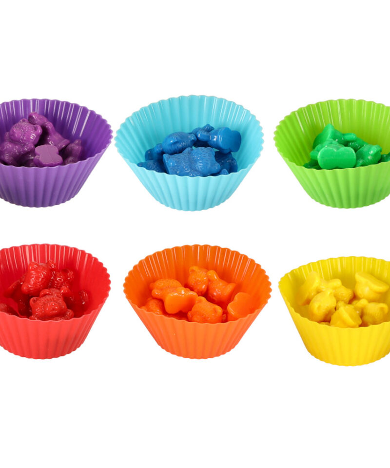 Mitmevärvilised karud ja silikoonist tassid