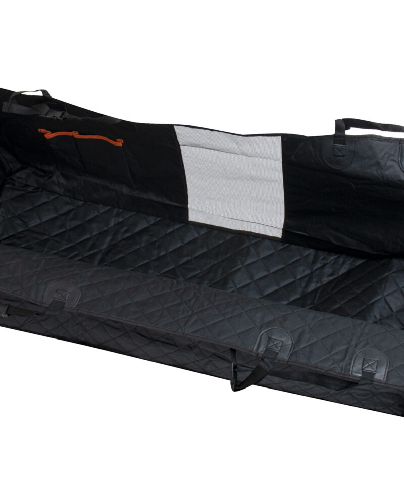 Kaitse oma auto istmeid koeraga reisides