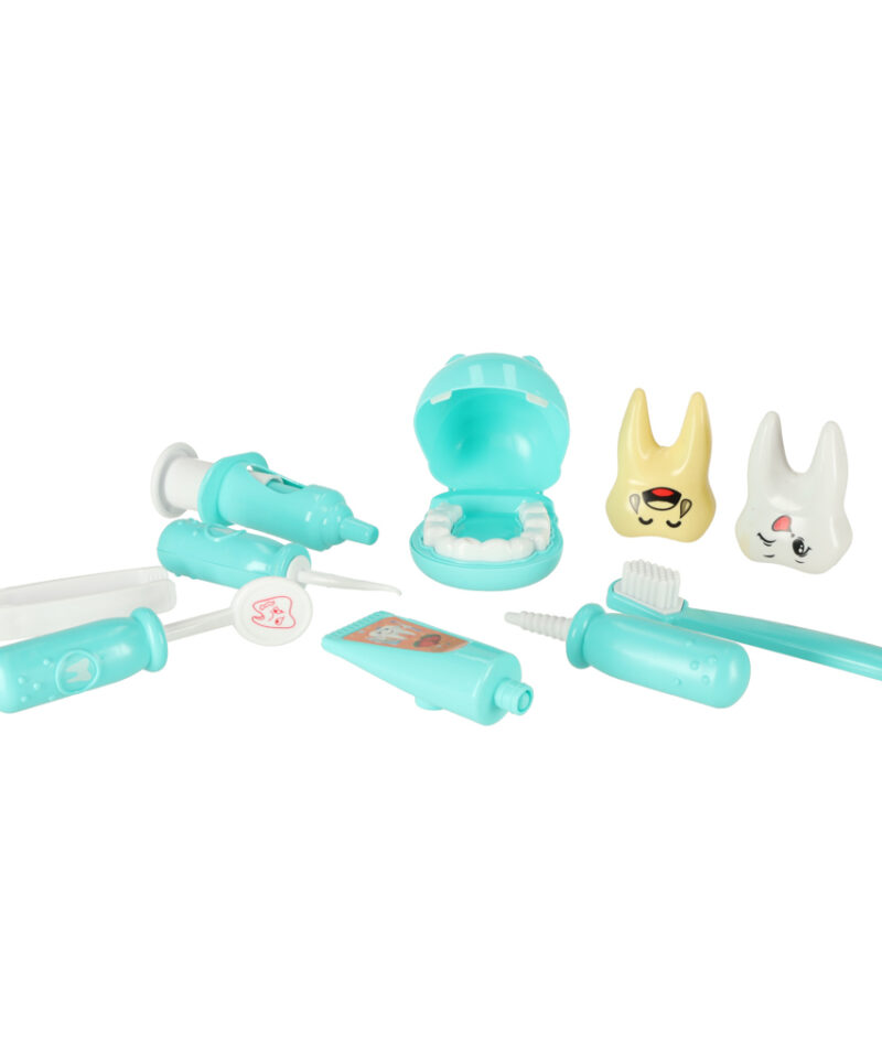 Lapsed mängimas hammasarsti komplektiga