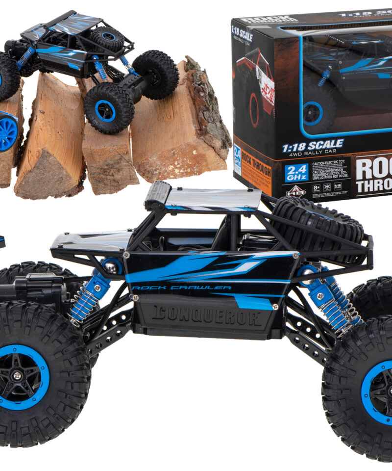 Kaugrallitav maastikuauto 4WD sõitmas metsas