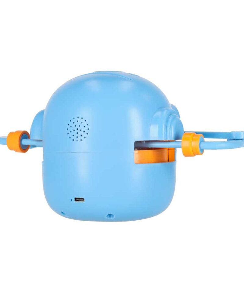 Lapsed mängivad ja õpivad joonistusrobotiga