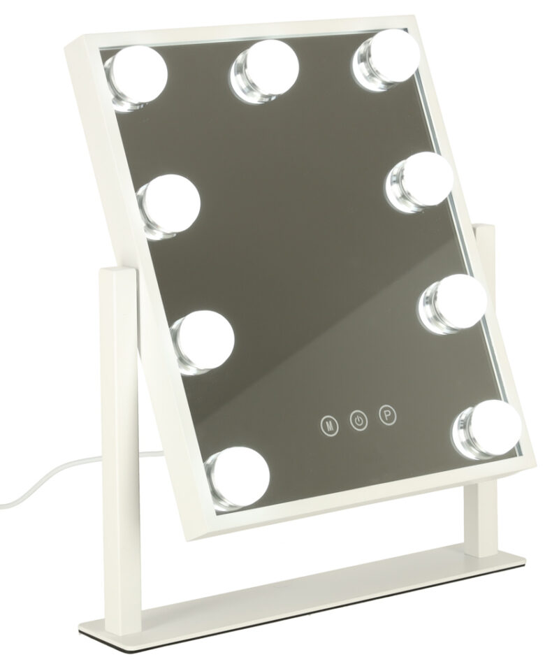 Kosmeetiline LED peegel tualettlauale