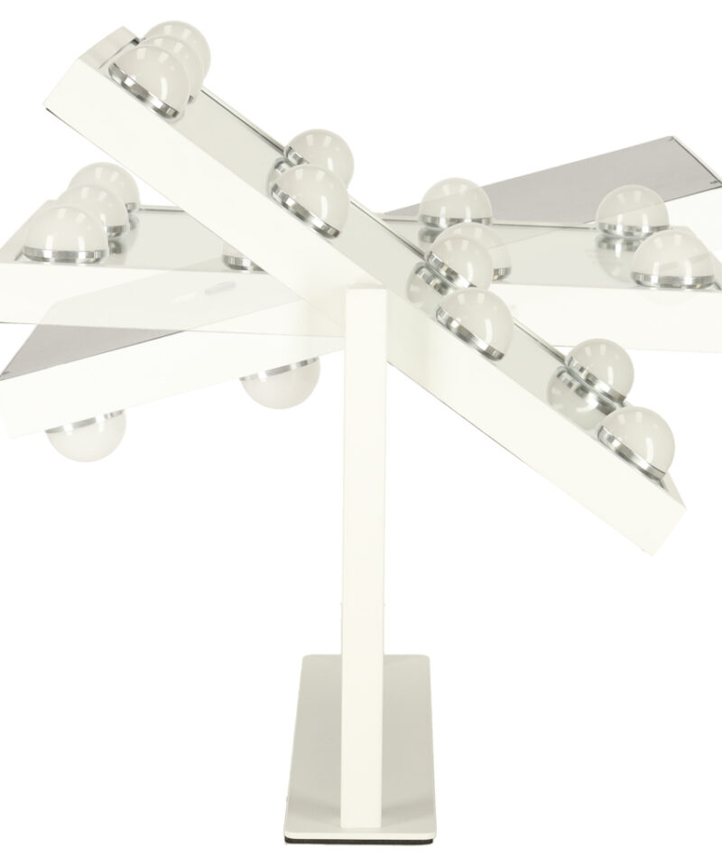 LED-peegel minimalistlikus stiilis